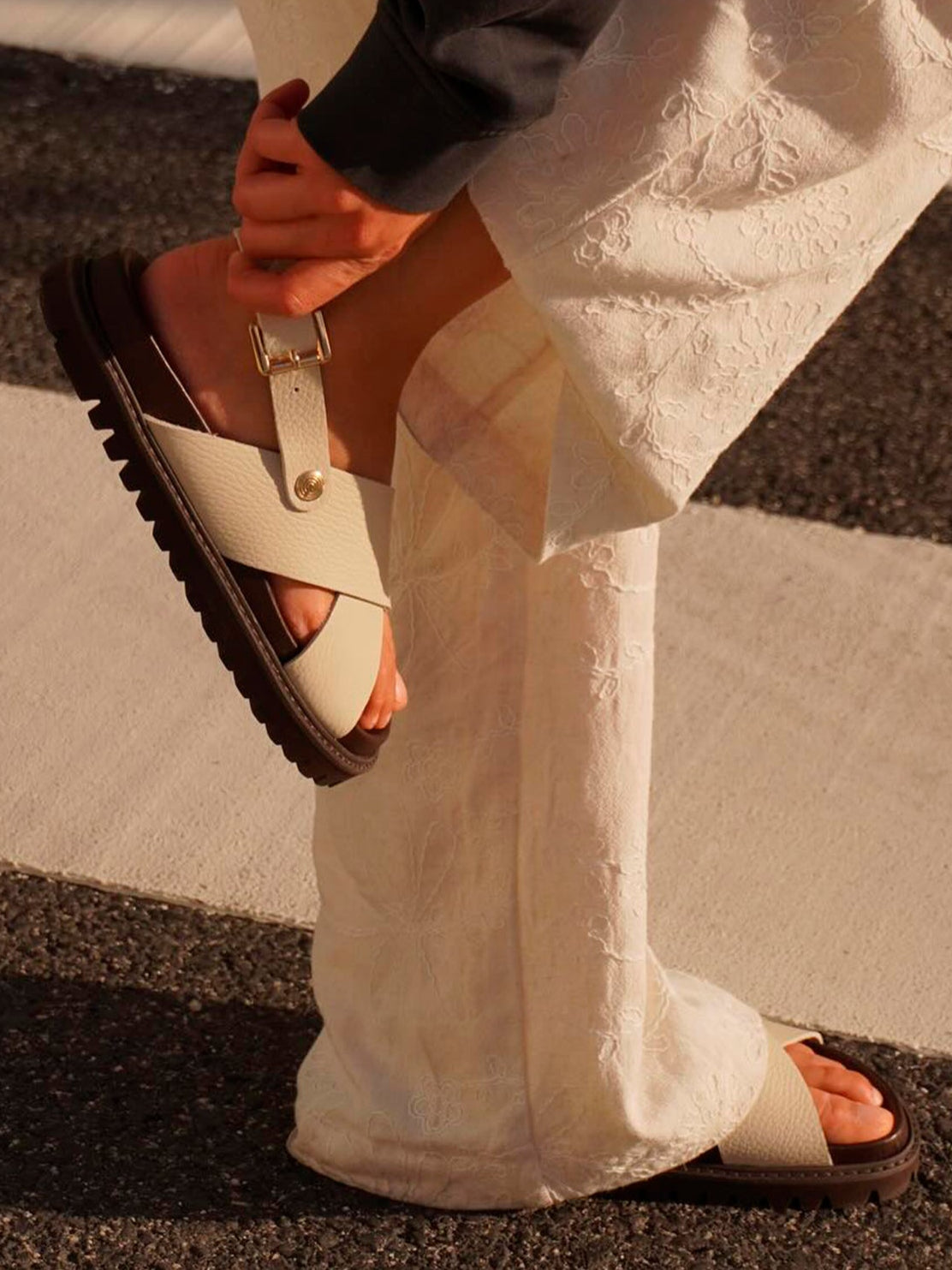 MELEN EMBOSSED LEATHER CHALK