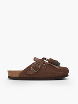 Zueco Genuins Bora Velour brown de piel marrón con borlas y plantilla anatómica de la colección otoño invierno. Calzado cómodo hecho en España y pensado para caminar durante horas.