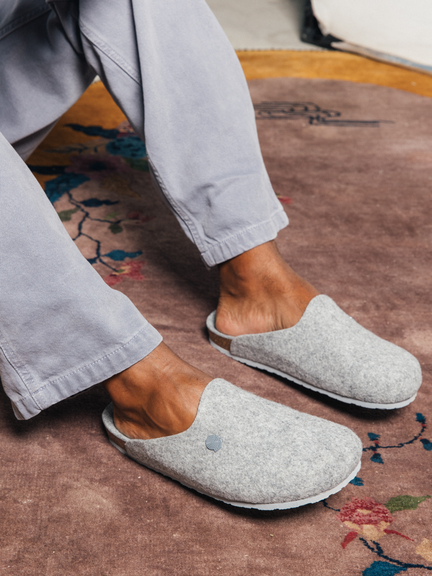 HELSINKI MONOCHROME GRAY MAN