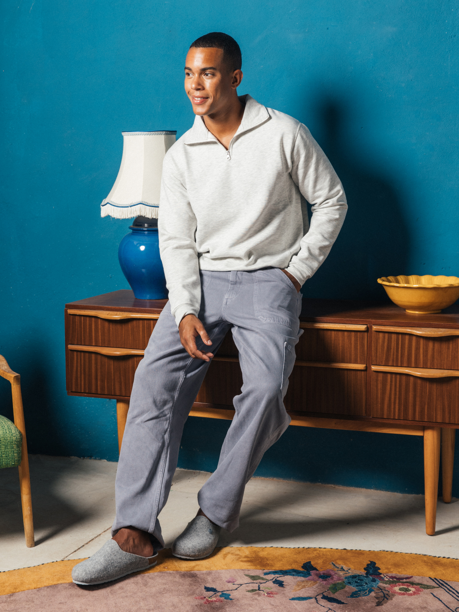 HELSINKI MONOCHROME GRAY MAN